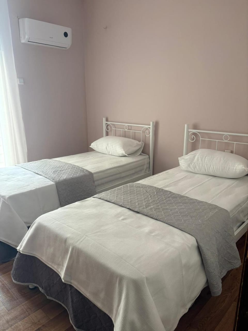 Bed, Bedroom, air conditioner