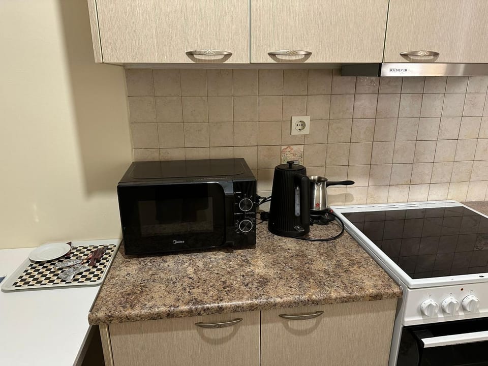 Coffee/tea facilities, Kitchen or kitchenette, microwave, stove