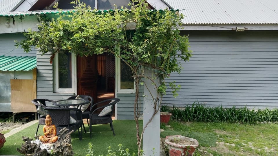 Quaint stays - By the river beas Villa in Himachal Pradesh