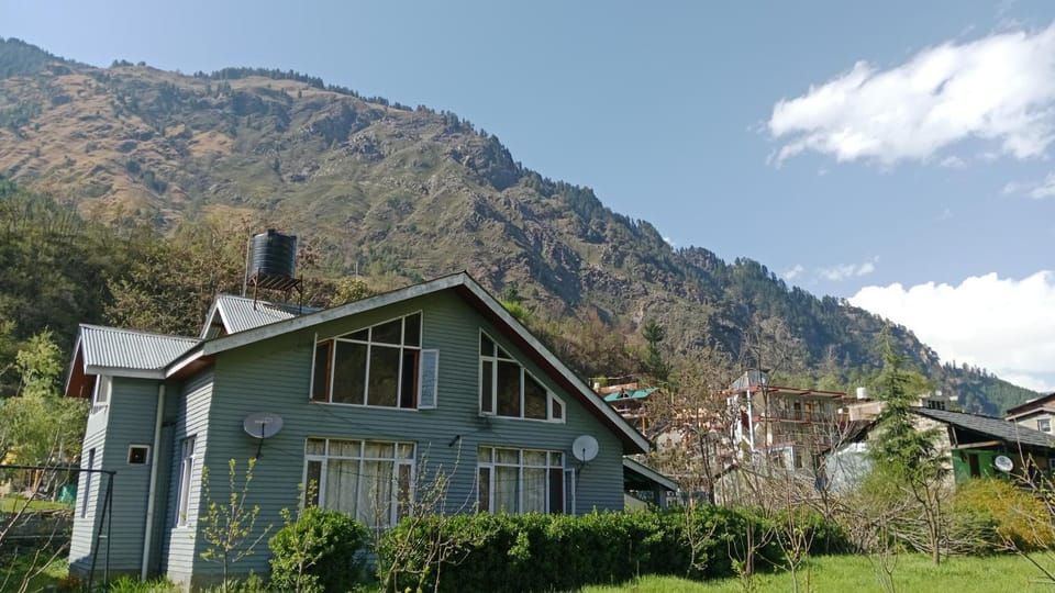 Quaint stays - By the river beas Villa in Himachal Pradesh