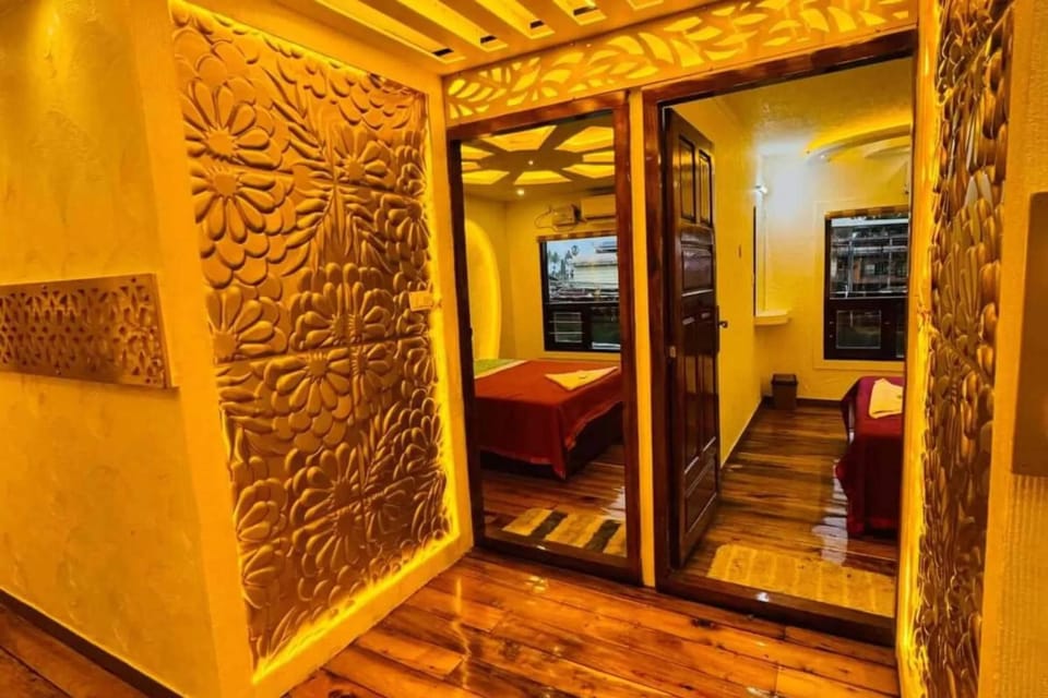 Lake Queen Premium Luxury Houseboats Docked boat in Alappuzha
