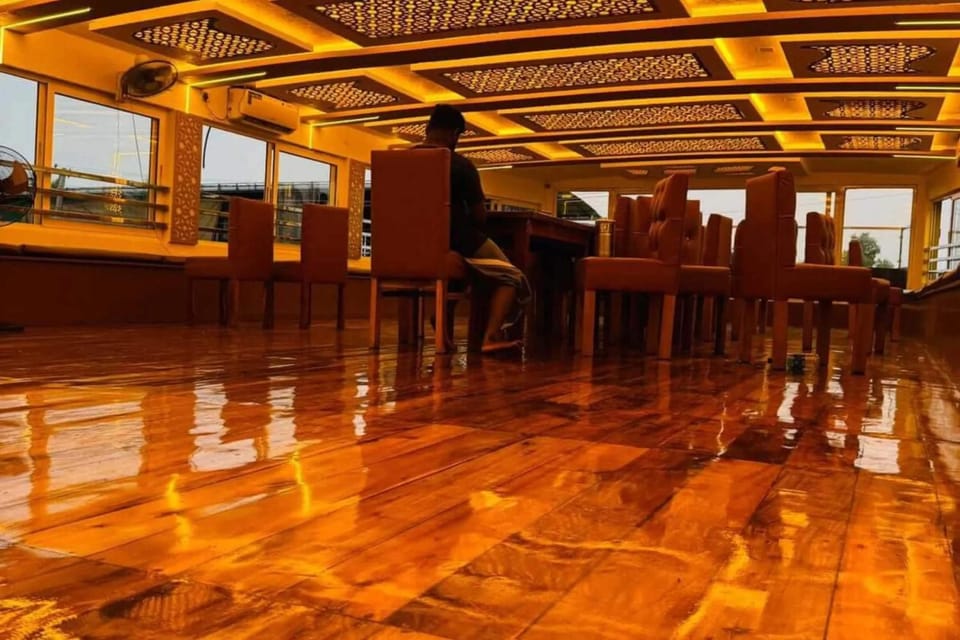 Lake Queen Premium Luxury Houseboats Docked boat in Alappuzha
