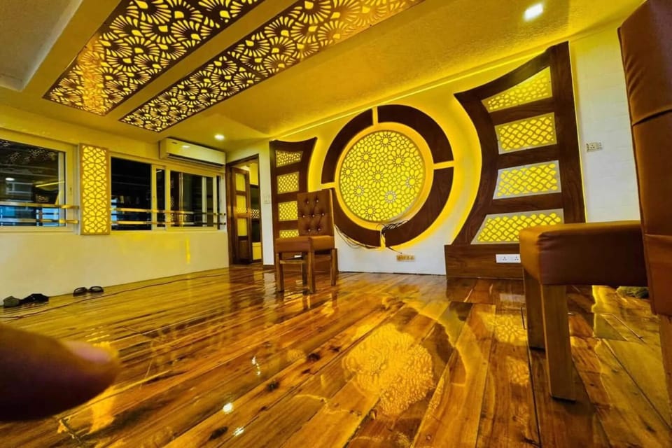 Lake Queen Premium Luxury Houseboats Docked boat in Alappuzha