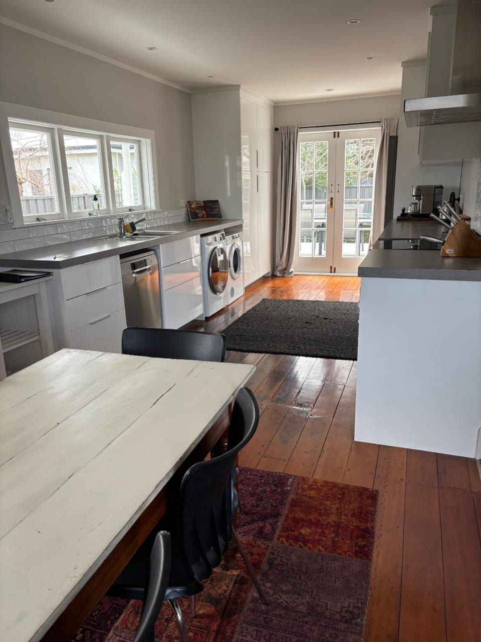 Kitchen or kitchenette, dishwasher