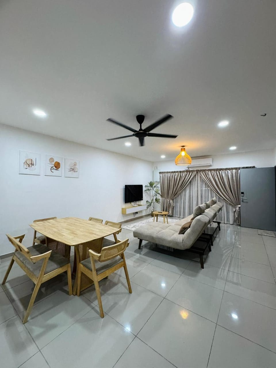 TV and multimedia, Living room, Seating area, Dining area, Evening entertainment, air conditioner