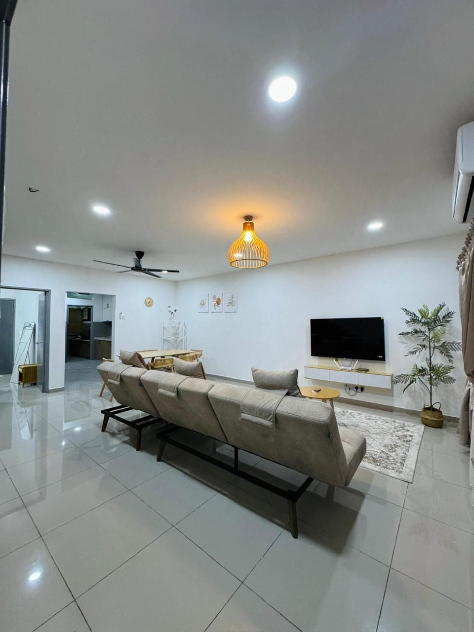 Communal lounge/ TV room, TV and multimedia, Living room, Seating area, Evening entertainment, air conditioner
