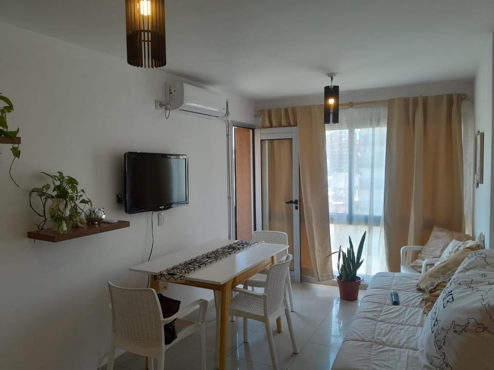 TV and multimedia, Seating area, Dining area