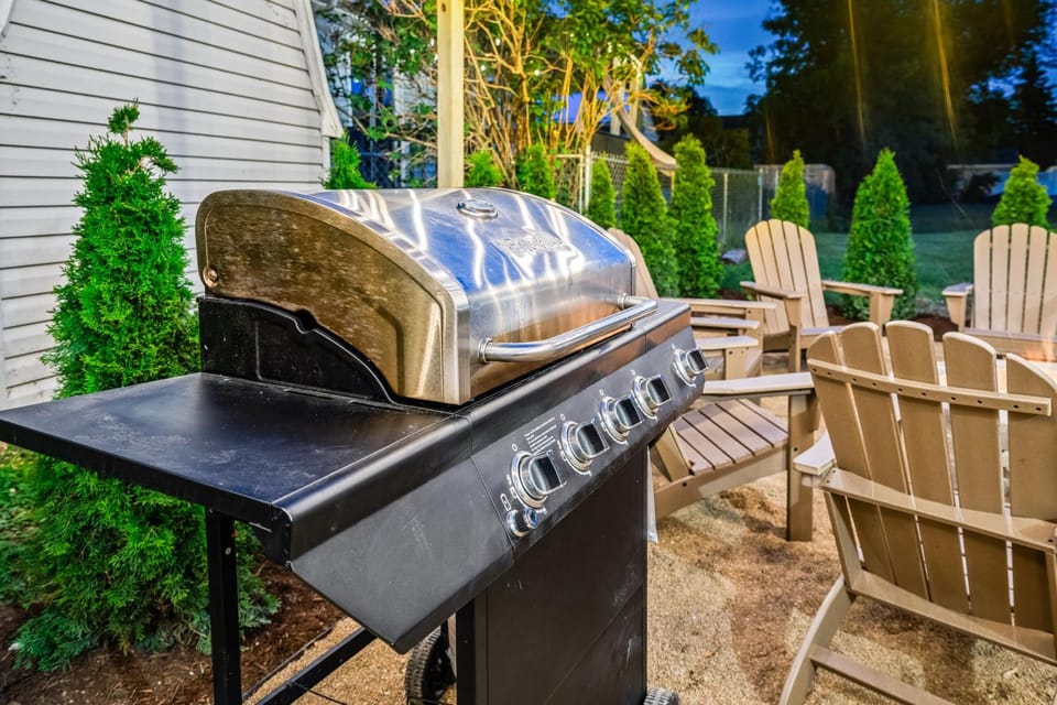 Cedar Point, Kalahari, Sports Force, Hot tub, Fire pit, EV, Pets, Beach, Fireplace, Park House in Huron