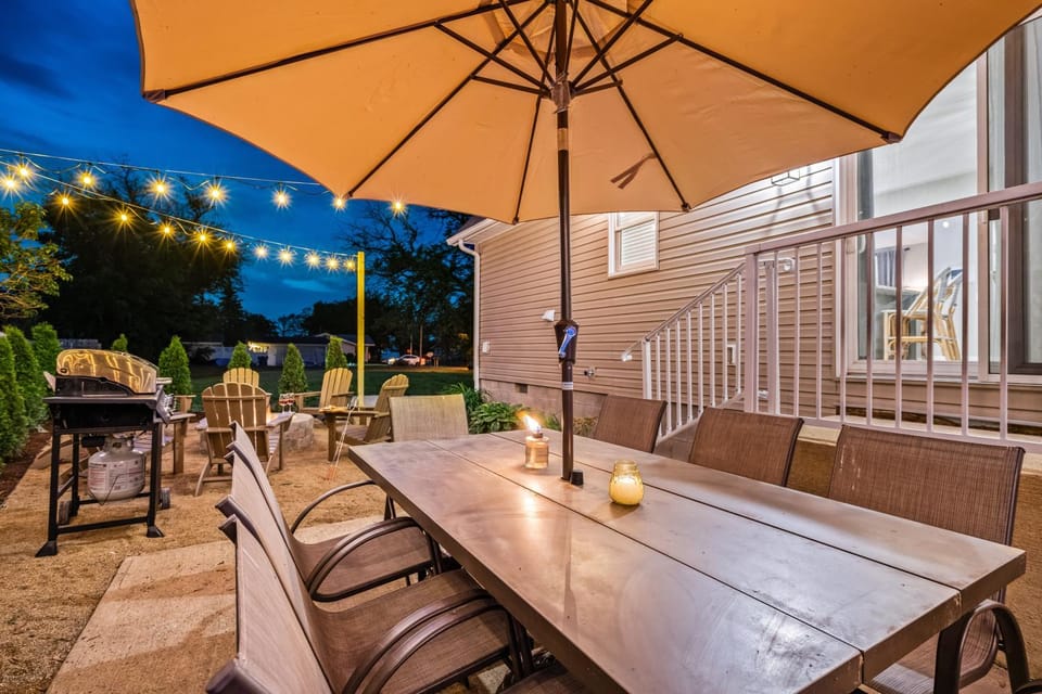 Cedar Point, Kalahari, Sports Force, Hot tub, Fire pit, EV, Pets, Beach, Fireplace, Park House in Huron