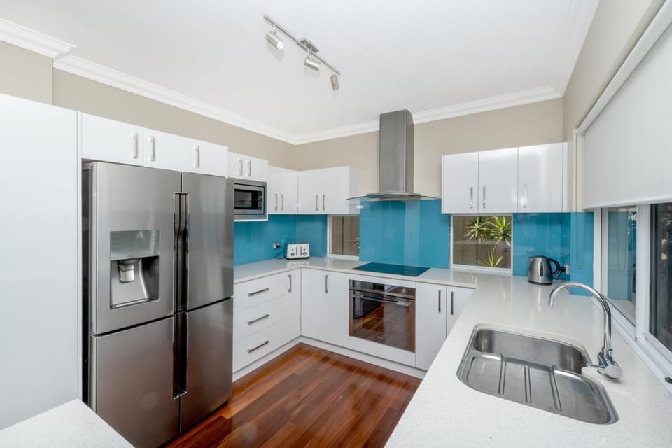 EAST3 - Coastal Hideaway House in Perth