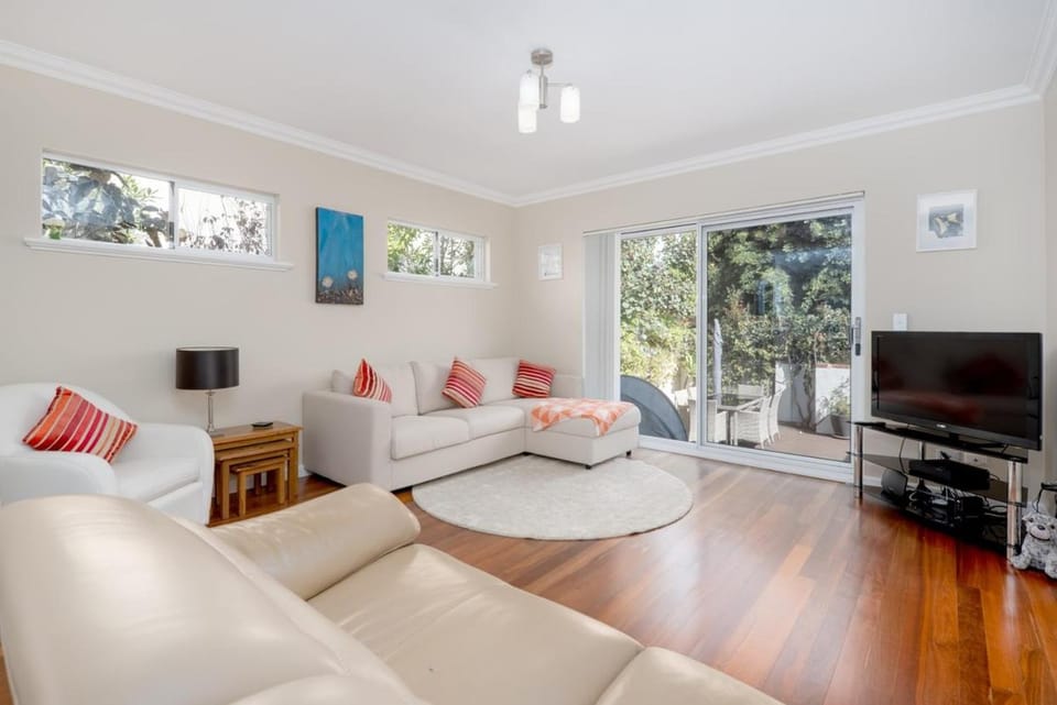 EAST3 - Coastal Hideaway House in Perth