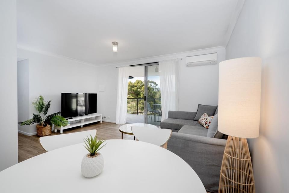 WELL55 - Ocean Outlook Apartment in Perth