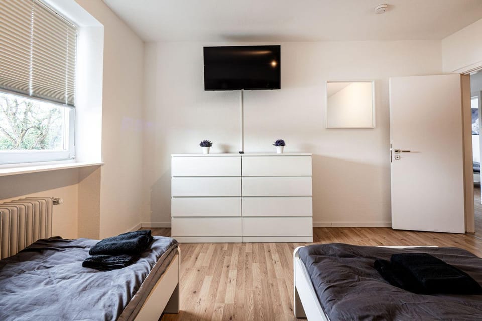 Bed, TV and multimedia, Photo of the whole room, Bedroom, towels, wardrobe