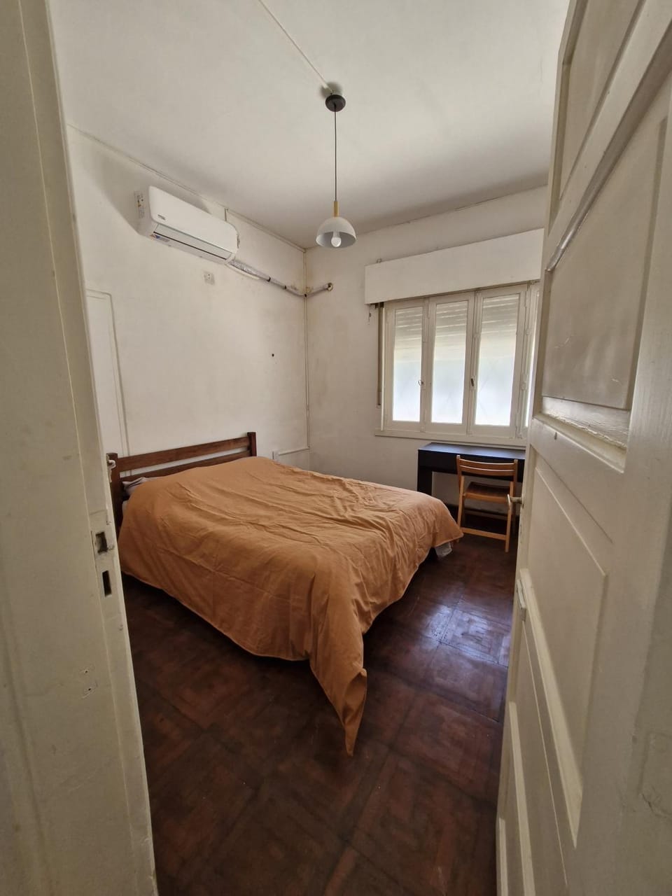 Bed, Photo of the whole room, Bedroom, internet, air conditioner