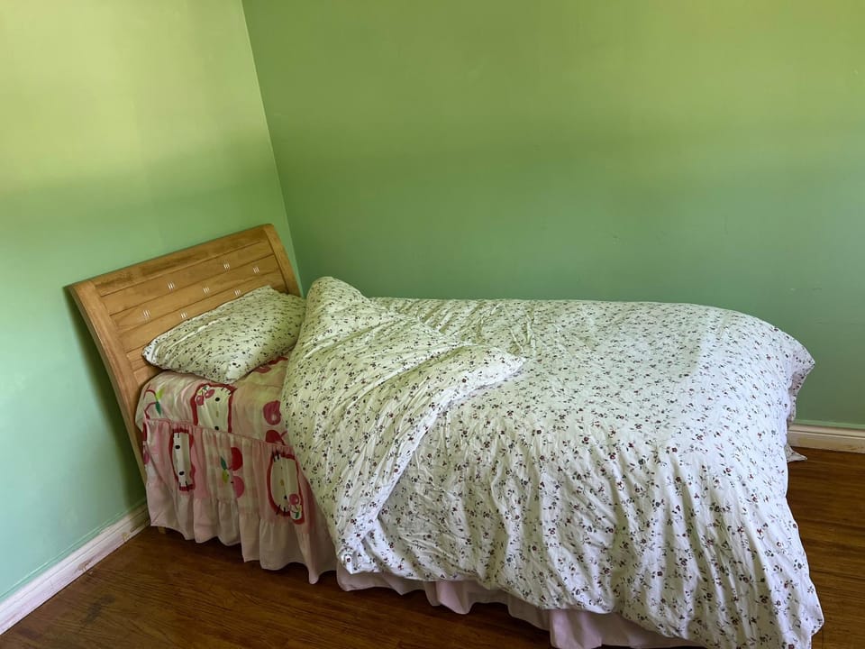 surrey central green bamboo house Vacation rental in Surrey