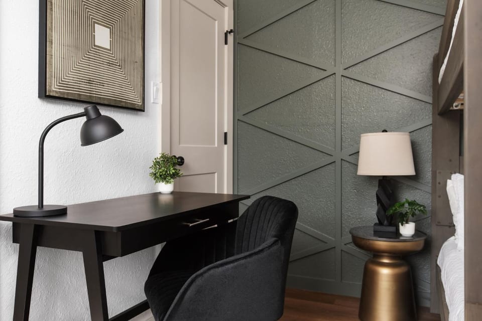 Stylish 2BR Oasis with Private Patio - Sleeps 8 Apartment in Austin