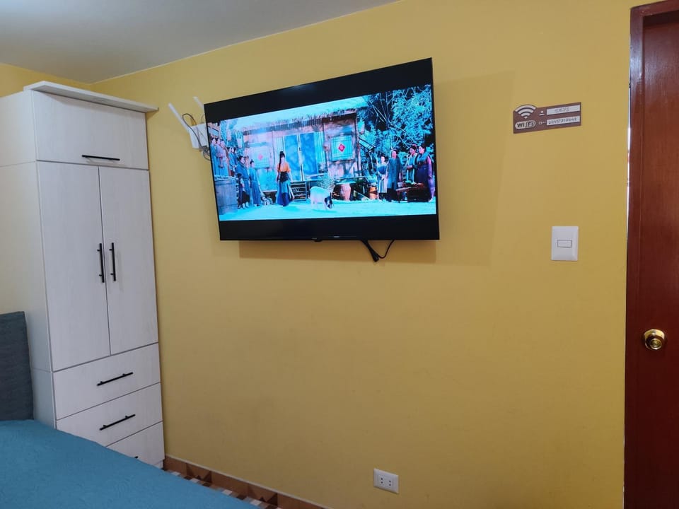 Casa Toledo, H4 habitación económica Vacation rental in Barranco