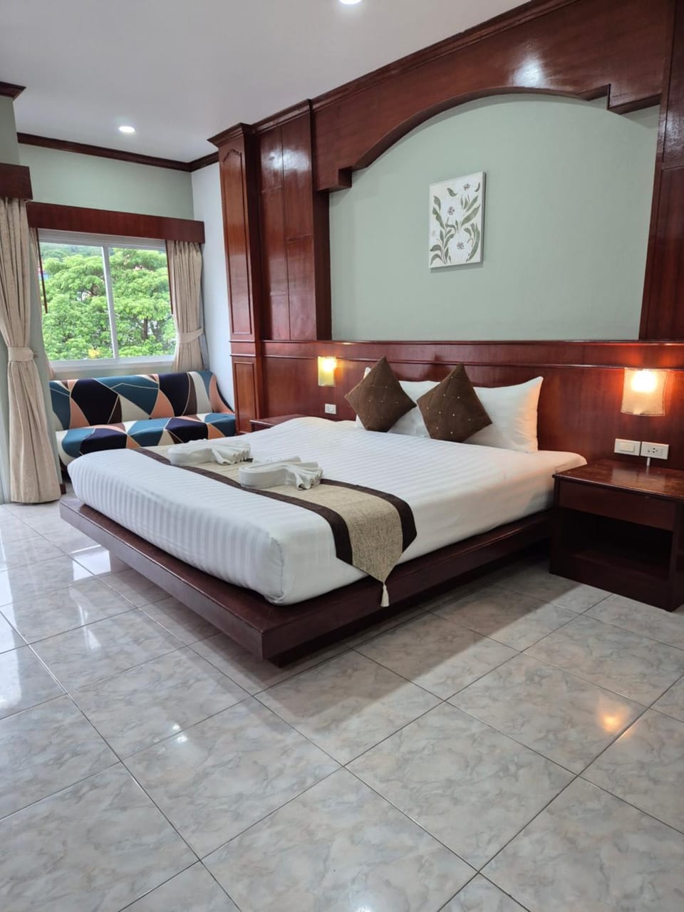 Photo of the whole room, Bedroom