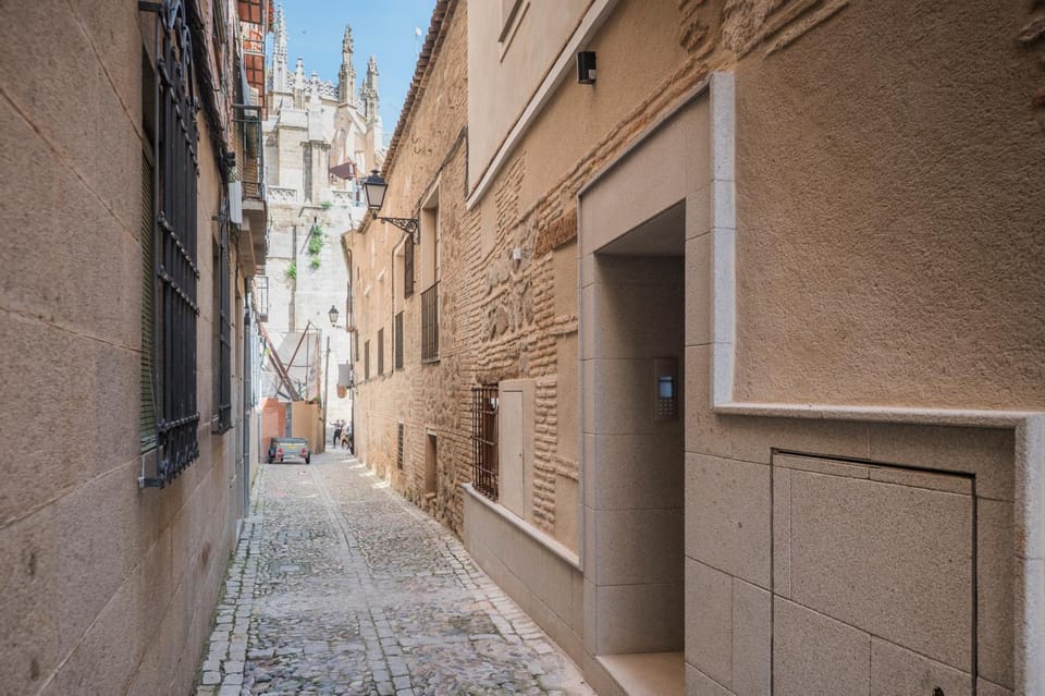 Facade/entrance, Neighbourhood, Location, Quiet street view