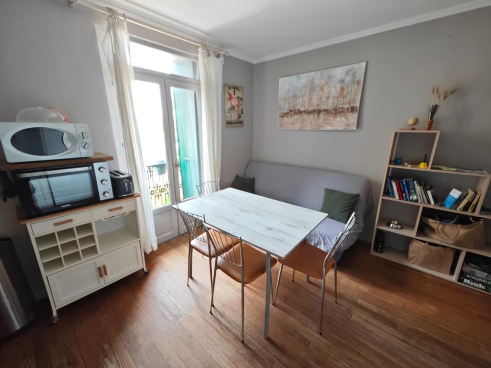 Cozy french apartment with a beautiful view Apartment in Agde