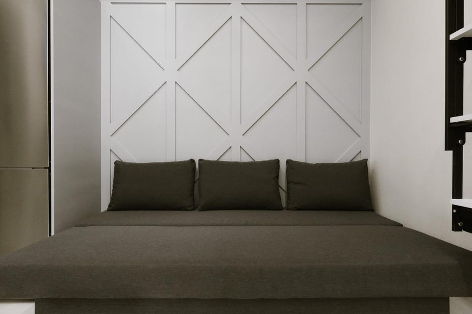 Bed, Living room, Seating area