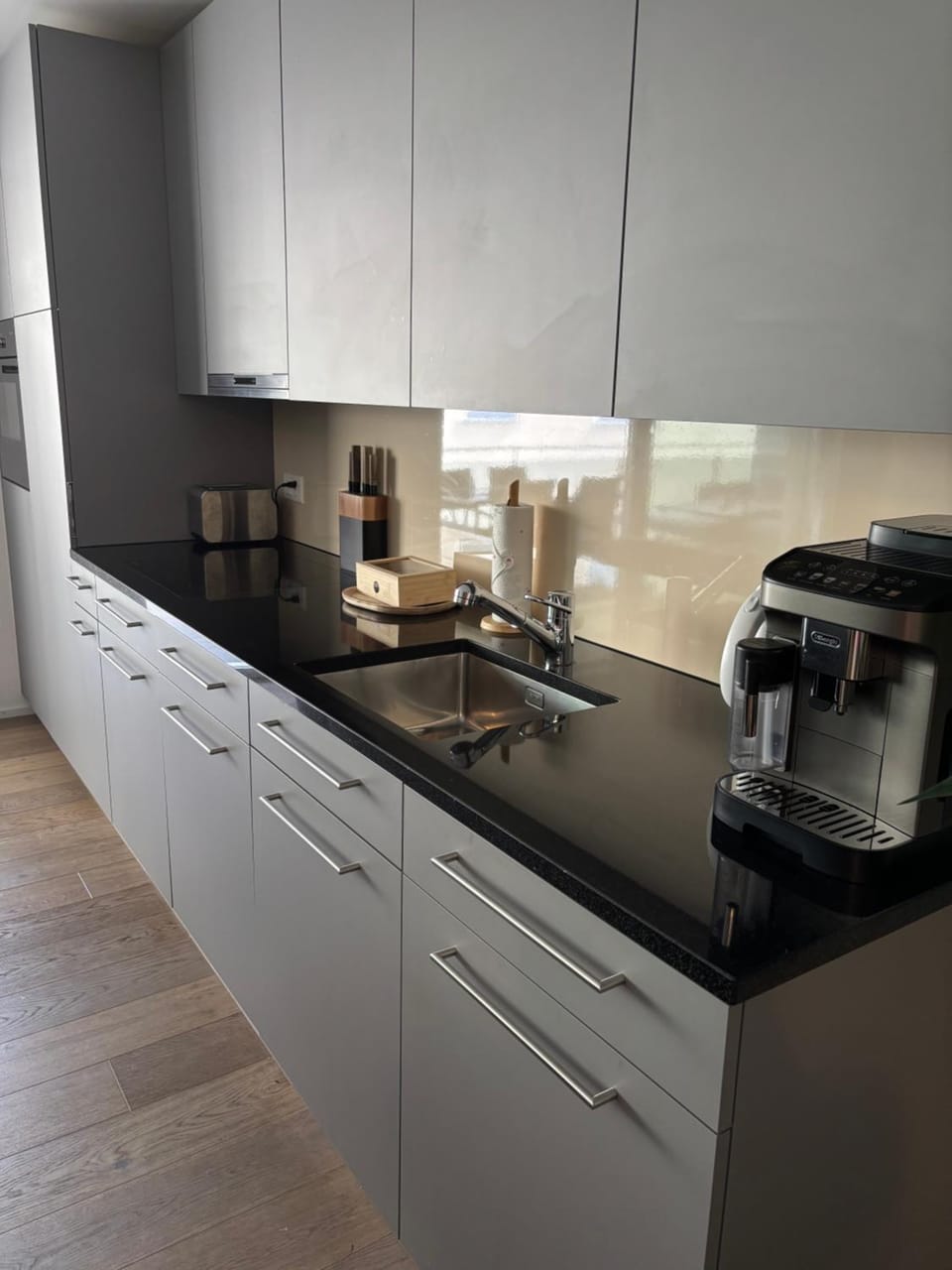 Coffee/tea facilities, Kitchen or kitchenette, stove, toaster