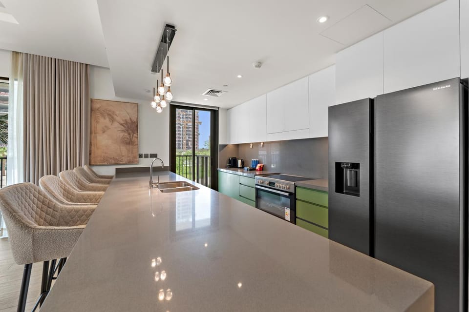 TV and multimedia, Kitchen or kitchenette, Living room, Seating area, Dining area, minibar, oven, pet friendly, stove