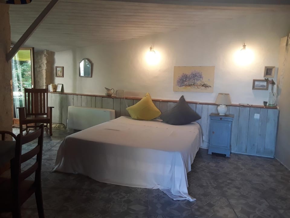 Bedroom, air conditioner