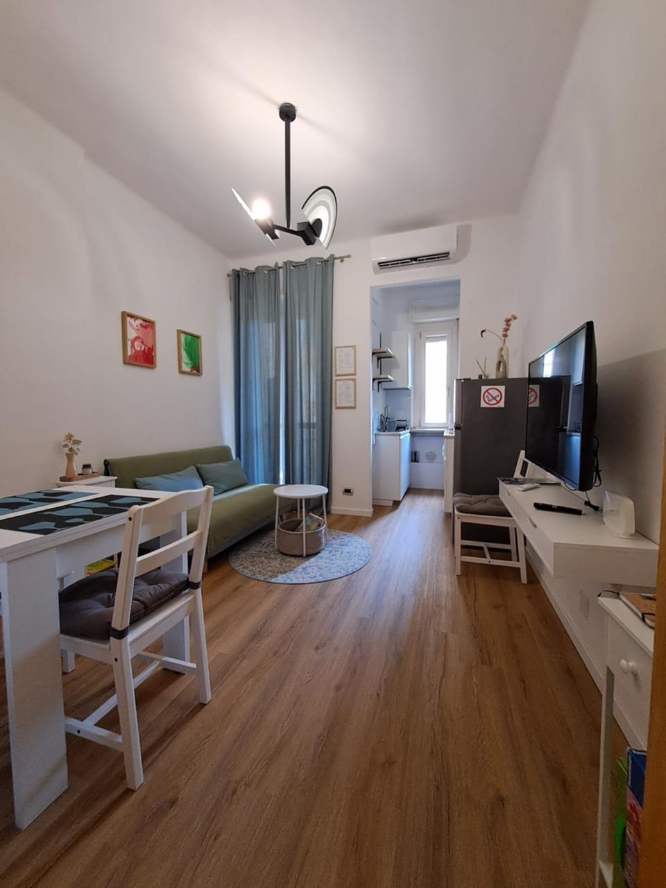 Communal lounge/ TV room, TV and multimedia, Kitchen or kitchenette, Living room, Dining area, Evening entertainment
