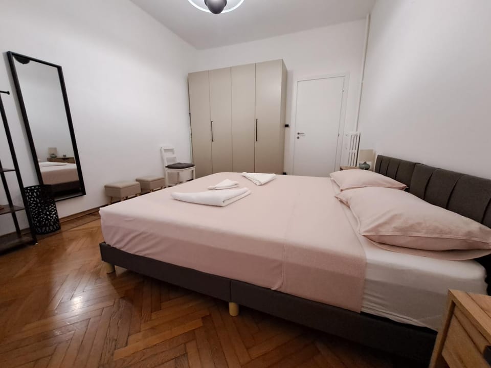 Bed, Photo of the whole room, Bedroom, wardrobe