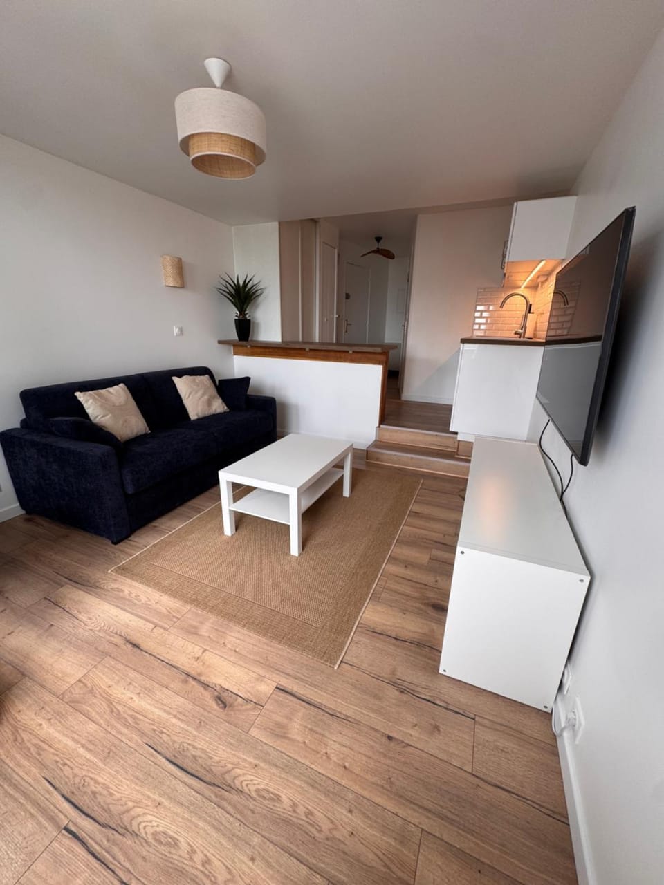 TV and multimedia, Living room, Photo of the whole room, Seating area