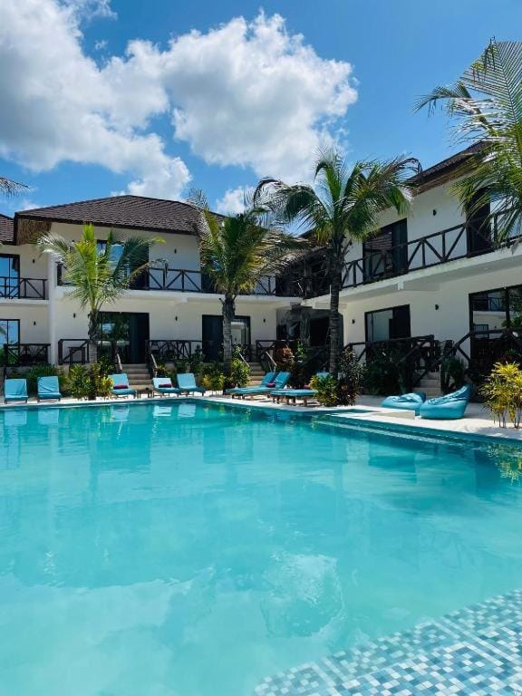 Property building, Swimming pool