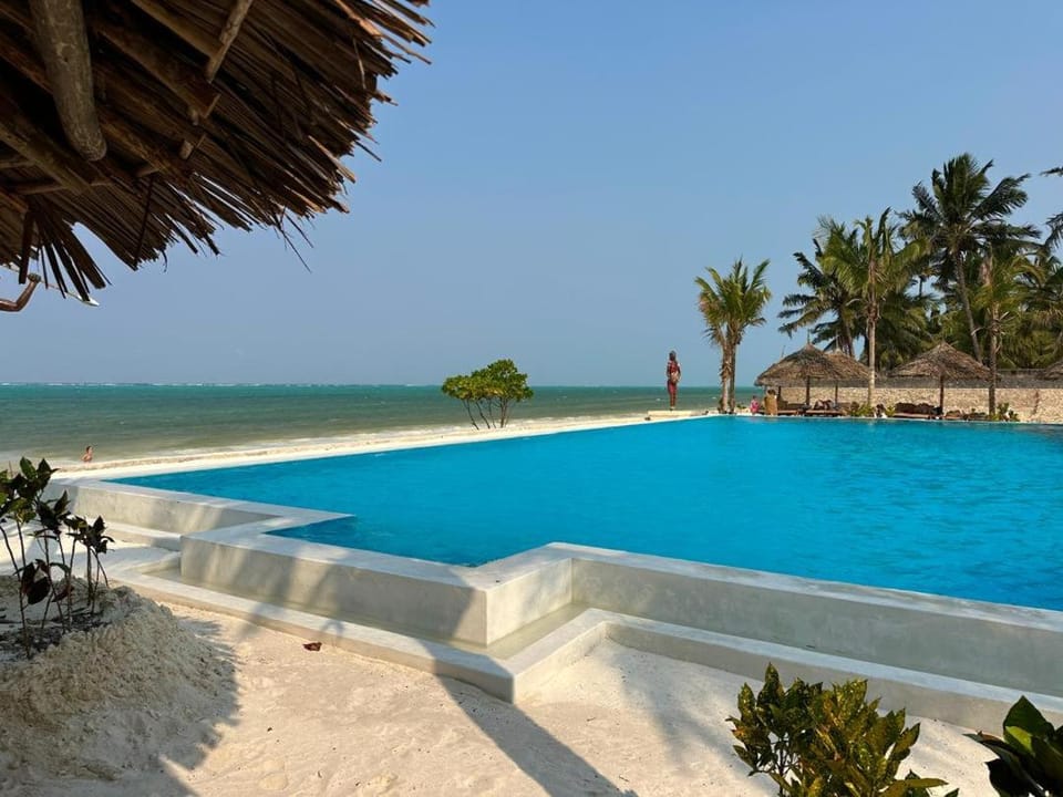 Restaurant/places to eat, Swimming pool