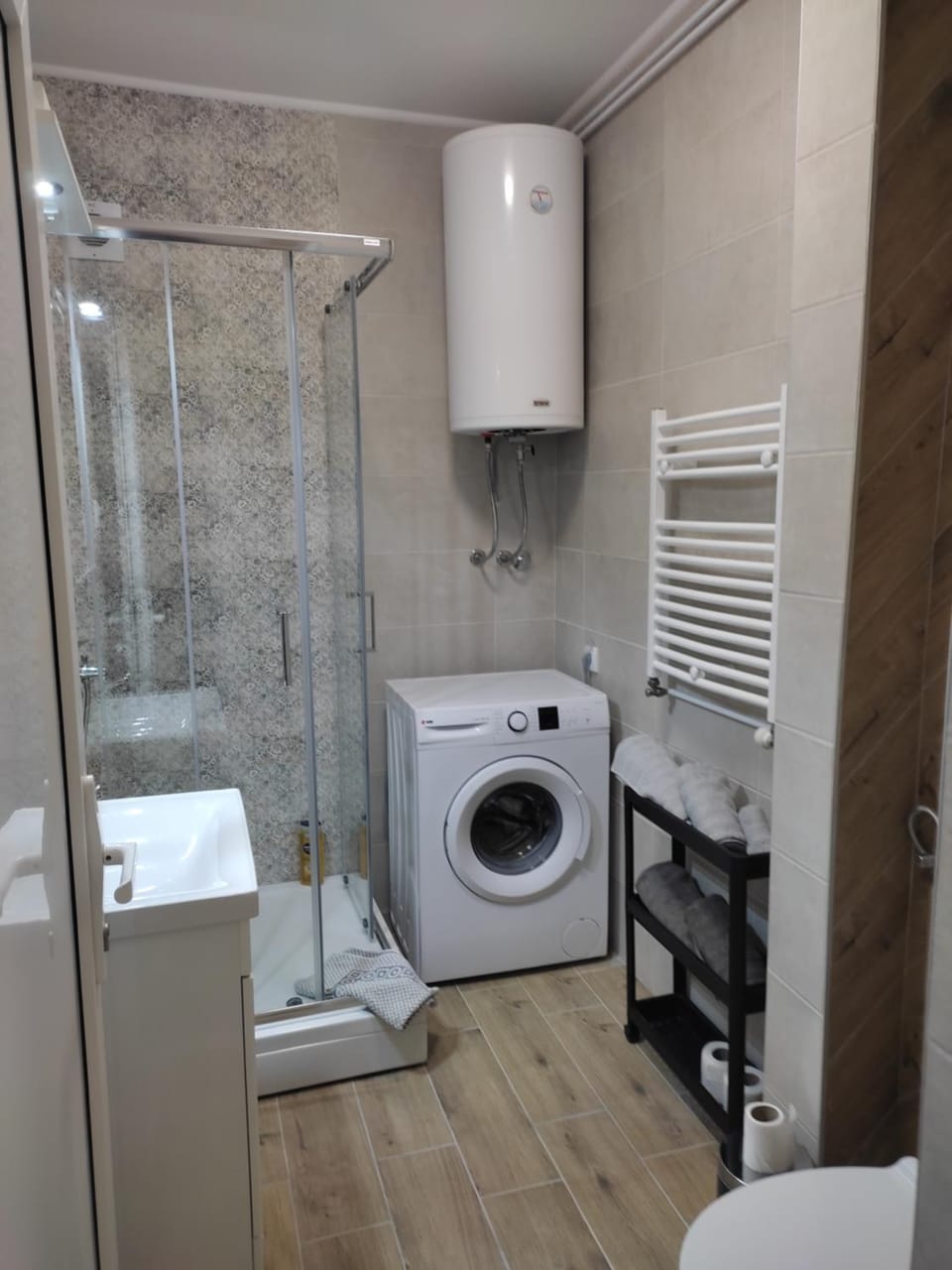 Shower, Bathroom, towels, washing machine