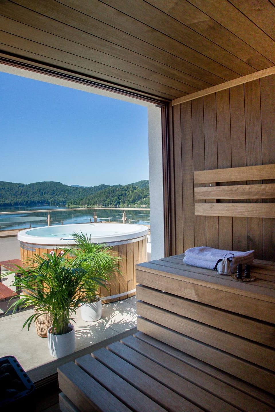 Hot Tub, Sauna