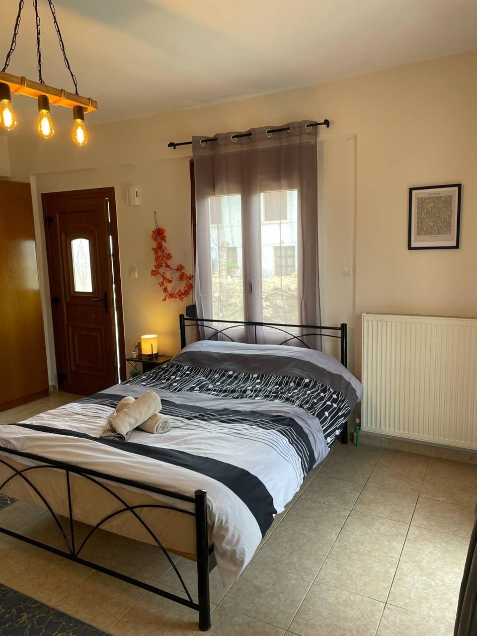 Bed, Photo of the whole room