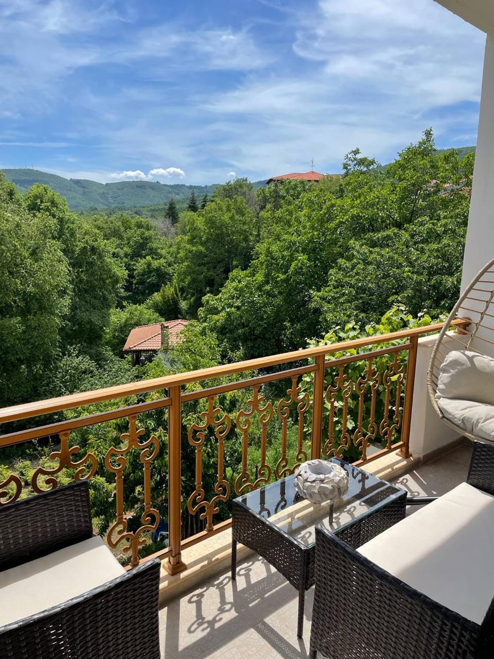 Natural landscape, View (from property/room), Balcony/Terrace, Seating area, Mountain view