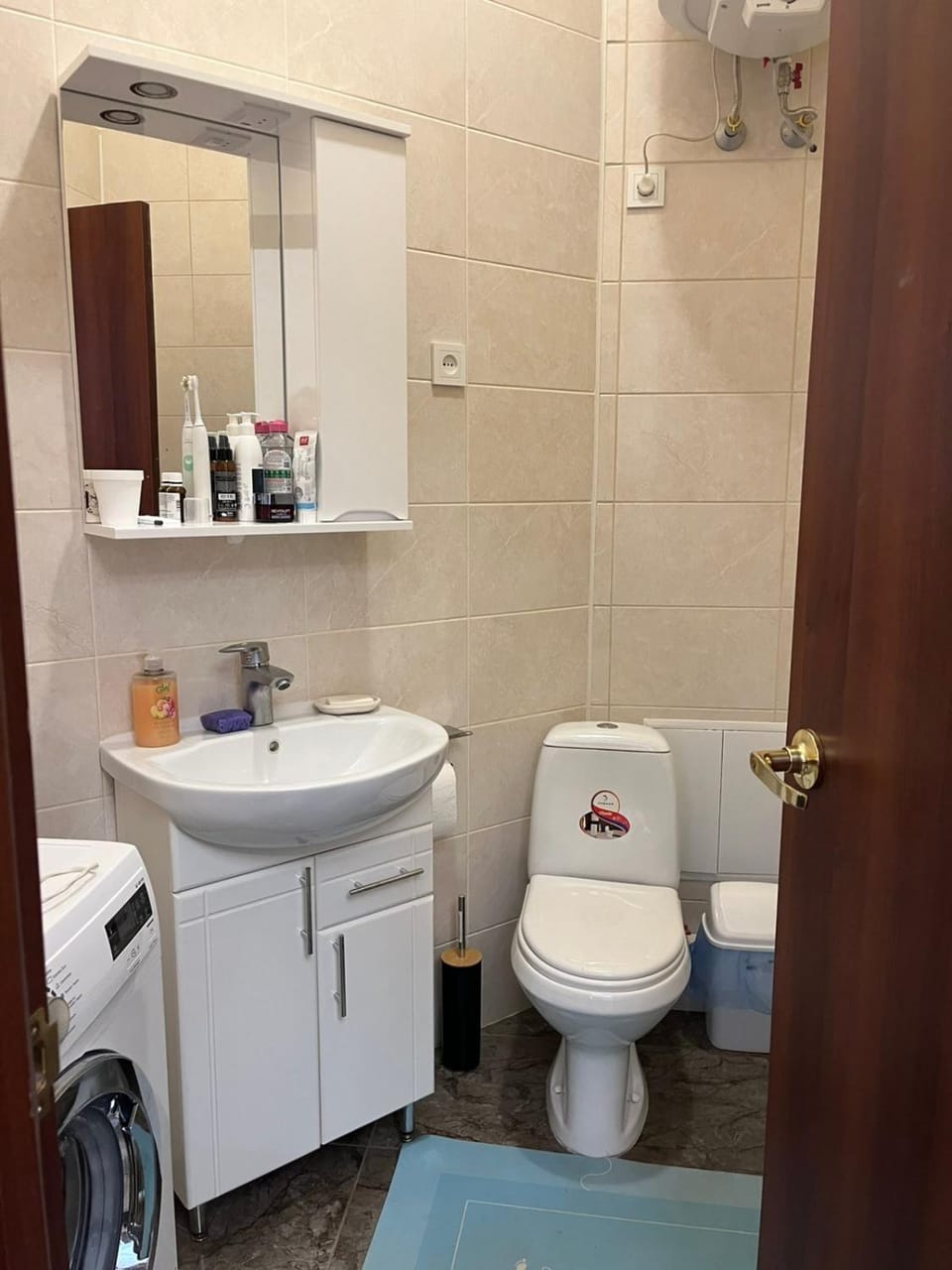 Toilet, Bathroom, towels