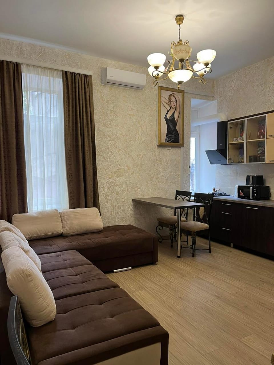 TV and multimedia, Seating area, Dining area, air conditioner