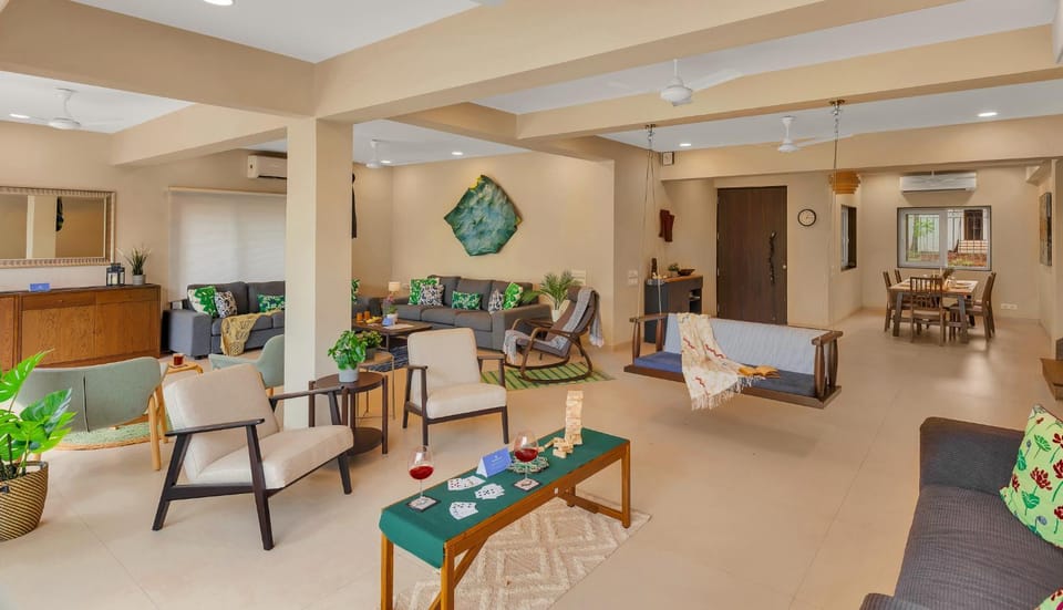 TV and multimedia, Kitchen or kitchenette, Living room, Seating area, Dining area