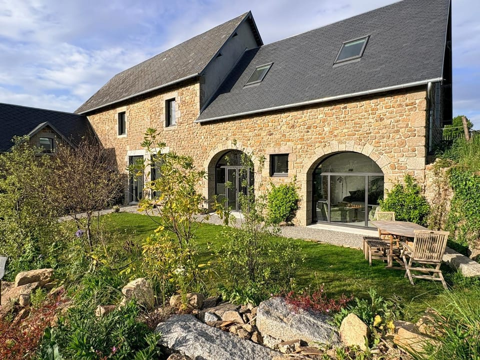 Property building, Patio, Garden