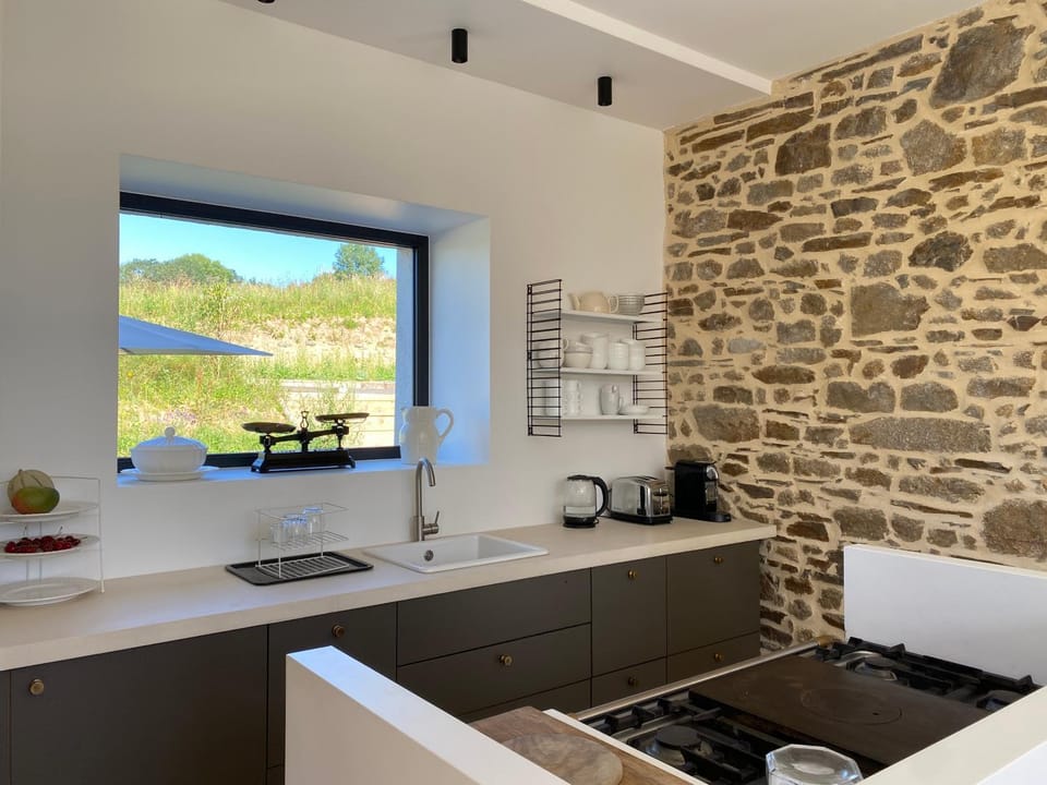 Coffee/tea facilities, stove, kitchen