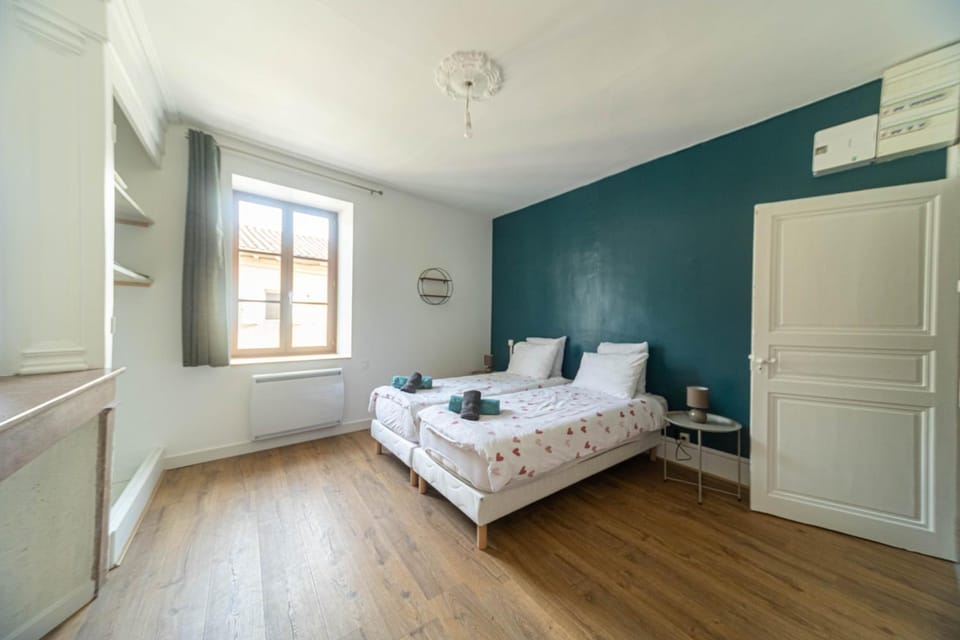 Bed, Photo of the whole room, Bedroom, flat iron, towels, wardrobe