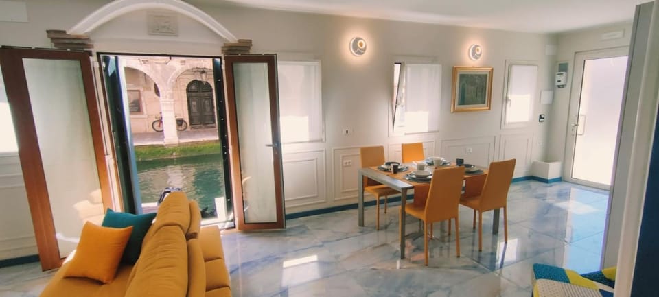 Living room, Dining area