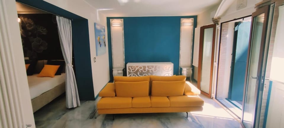 Living room, Photo of the whole room, Seating area, Bedroom