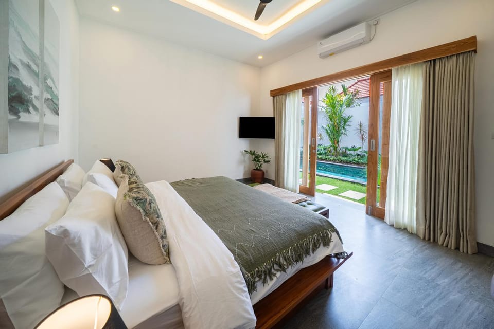 Bed, Bedroom, Pool view