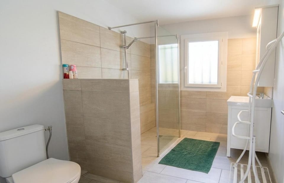 Shower, Toilet