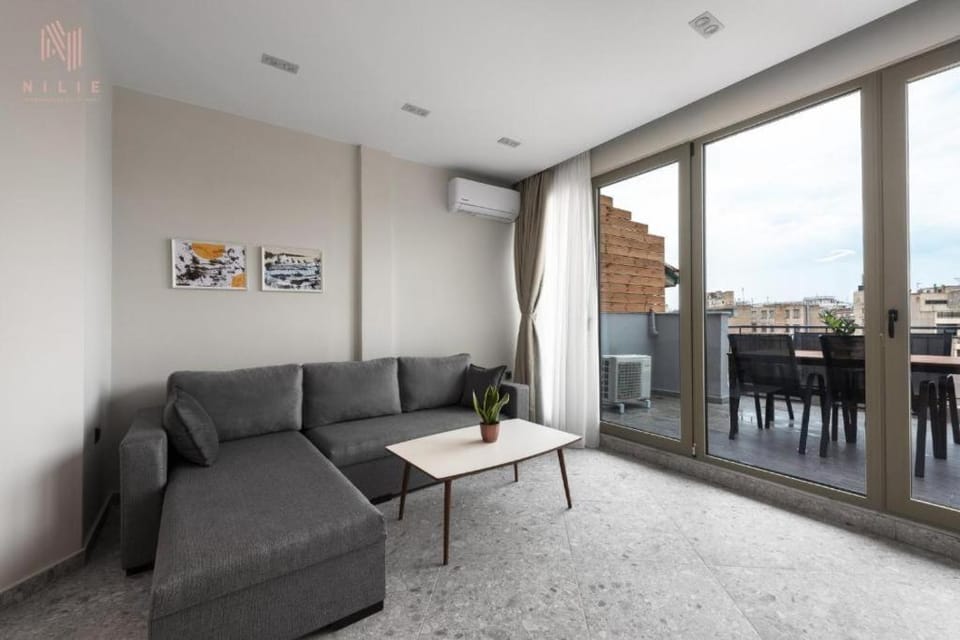 TV and multimedia, View (from property/room), Balcony/Terrace, Living room, Seating area