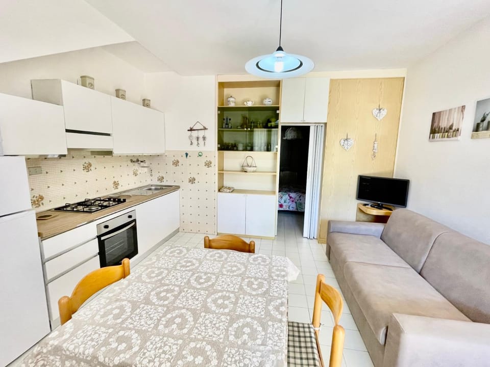 Kitchen or kitchenette, Living room, Dining area