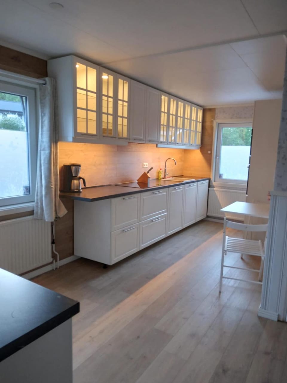 Kitchen or kitchenette, Dining area